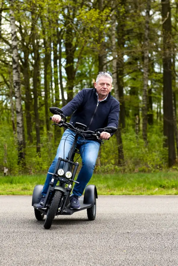 De Joiny is ideaal voor actieve gebruikers die meer willen en kunnen dan wat een traditionele scootmobiel biedt